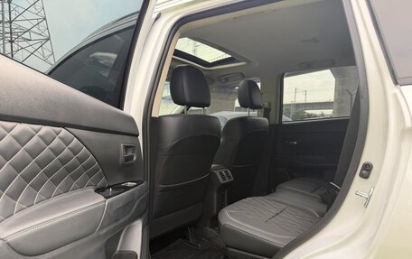 Mitsubishi Outlander III рестайлинг 3, 2021 год, 1 882 000 рублей, 11 фотография