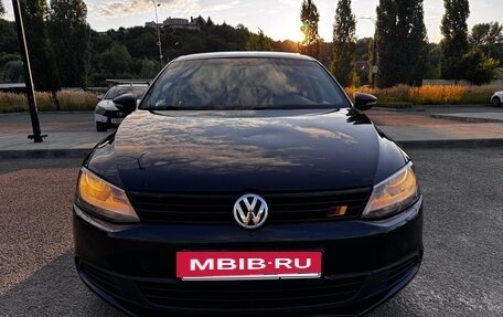 Volkswagen Jetta VI, 2013 год, 700 000 рублей, 3 фотография