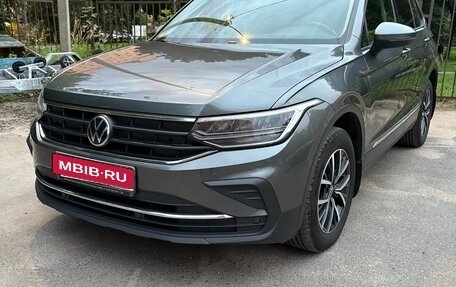 Volkswagen Tiguan II, 2021 год, 2 450 000 рублей, 1 фотография