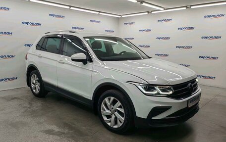 Volkswagen Tiguan II, 2021 год, 2 615 000 рублей, 2 фотография