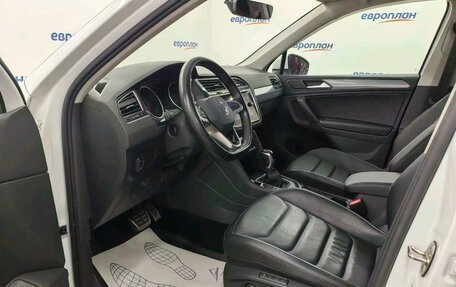 Volkswagen Tiguan II, 2021 год, 2 615 000 рублей, 8 фотография