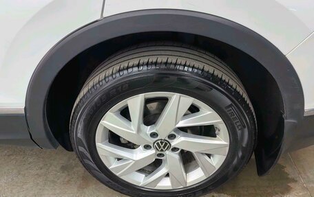 Volkswagen Tiguan II, 2021 год, 2 615 000 рублей, 12 фотография