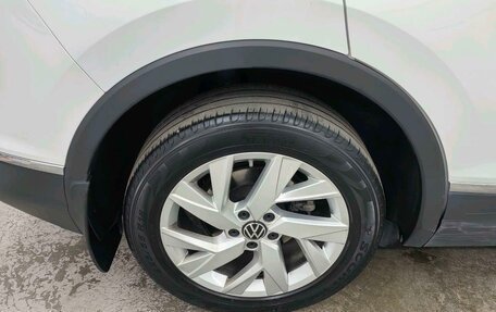 Volkswagen Tiguan II, 2021 год, 2 615 000 рублей, 10 фотография