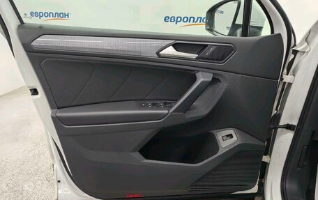 Volkswagen Tiguan II, 2021 год, 2 615 000 рублей, 9 фотография