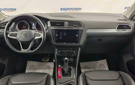 Volkswagen Tiguan II, 2021 год, 2 615 000 рублей, 5 фотография