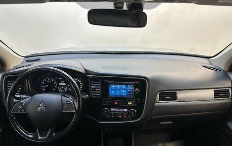 Mitsubishi Outlander III рестайлинг 3, 2015 год, 1 740 000 рублей, 5 фотография