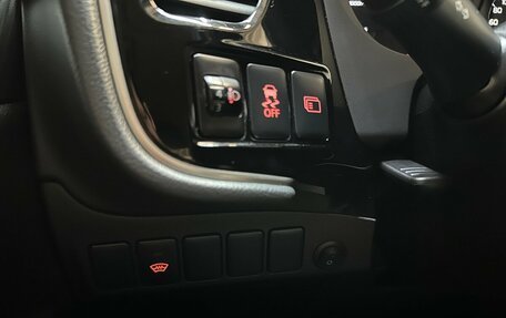 Mitsubishi Outlander III рестайлинг 3, 2015 год, 1 740 000 рублей, 10 фотография