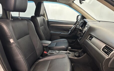 Mitsubishi Outlander III рестайлинг 3, 2015 год, 1 740 000 рублей, 13 фотография
