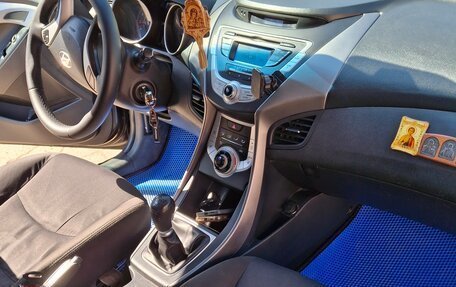 Hyundai Elantra V, 2012 год, 750 000 рублей, 13 фотография