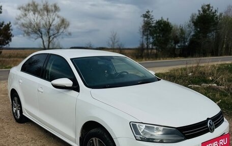 Volkswagen Jetta VI, 2011 год, 980 000 рублей, 2 фотография