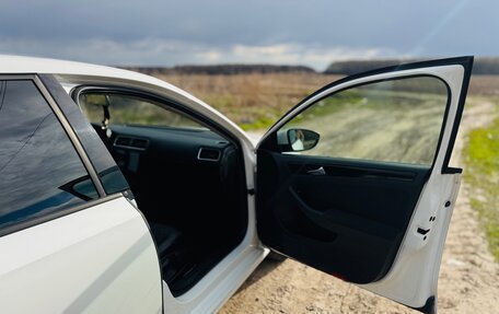 Volkswagen Jetta VI, 2011 год, 980 000 рублей, 12 фотография