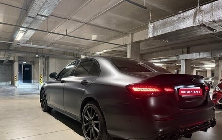Mercedes-Benz E-Класс, 2022 год, 5 800 000 рублей, 4 фотография