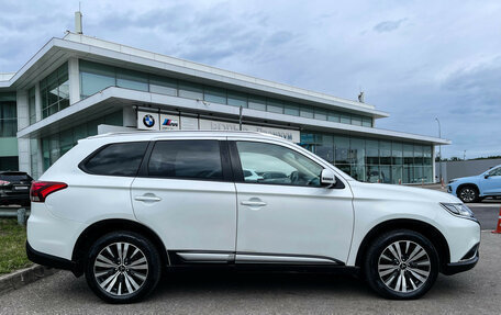 Mitsubishi Outlander III рестайлинг 3, 2020 год, 2 789 000 рублей, 4 фотография