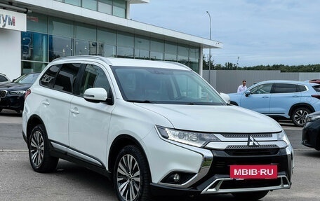 Mitsubishi Outlander III рестайлинг 3, 2020 год, 2 789 000 рублей, 3 фотография