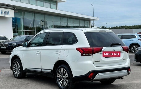Mitsubishi Outlander III рестайлинг 3, 2020 год, 2 789 000 рублей, 7 фотография