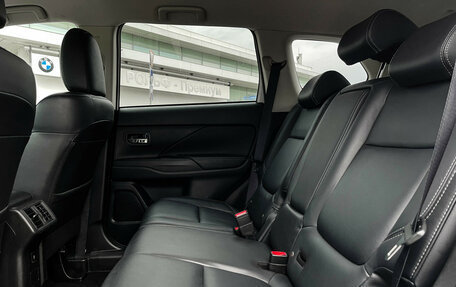 Mitsubishi Outlander III рестайлинг 3, 2020 год, 2 789 000 рублей, 10 фотография
