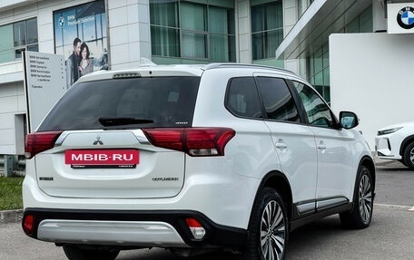 Mitsubishi Outlander III рестайлинг 3, 2020 год, 2 789 000 рублей, 5 фотография