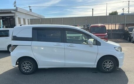 Honda Freed I, 2014 год, 850 000 рублей, 3 фотография