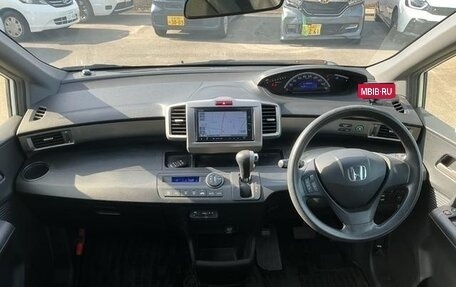 Honda Freed I, 2014 год, 850 000 рублей, 8 фотография