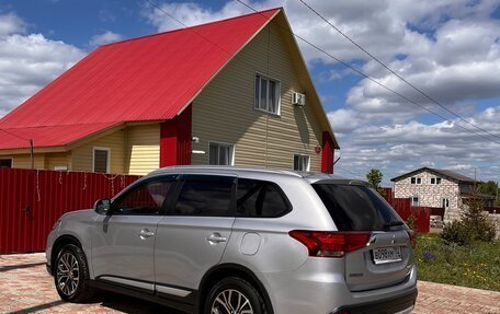 Mitsubishi Outlander III рестайлинг 3, 2016 год, 1 750 000 рублей, 4 фотография