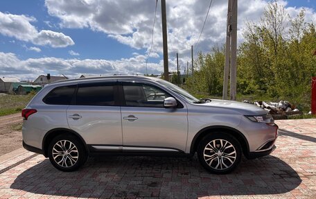 Mitsubishi Outlander III рестайлинг 3, 2016 год, 1 750 000 рублей, 2 фотография