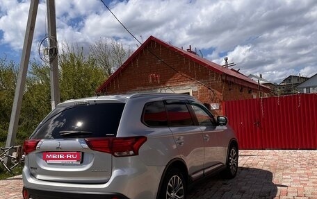 Mitsubishi Outlander III рестайлинг 3, 2016 год, 1 750 000 рублей, 3 фотография