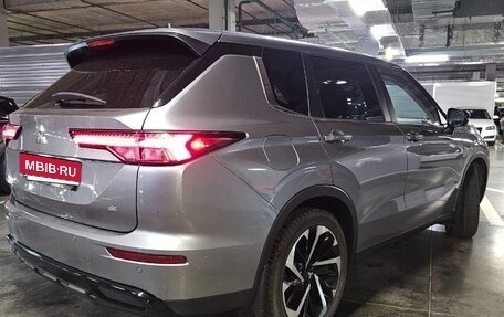 Mitsubishi Outlander, 2022 год, 3 300 000 рублей, 3 фотография