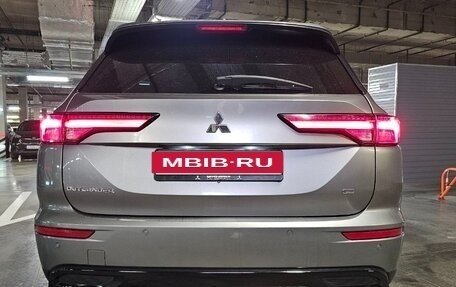 Mitsubishi Outlander, 2022 год, 3 300 000 рублей, 4 фотография