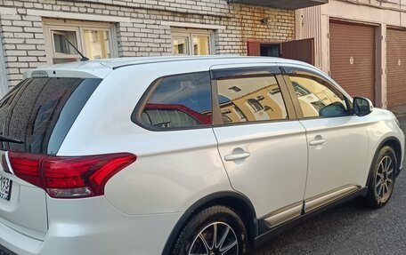 Mitsubishi Outlander III рестайлинг 3, 2016 год, 1 370 000 рублей, 4 фотография