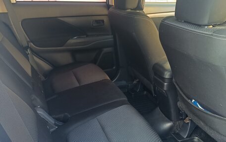 Mitsubishi Outlander III рестайлинг 3, 2016 год, 1 370 000 рублей, 13 фотография