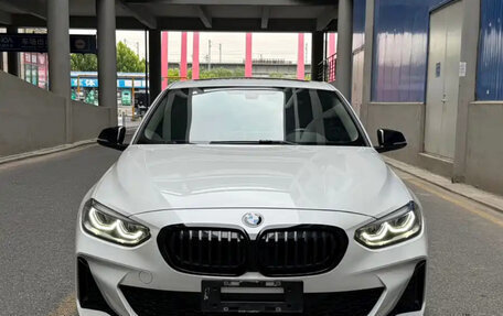 BMW 1 серия, 2023 год, 2 300 000 рублей, 2 фотография