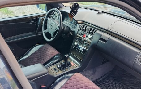 Mercedes-Benz E-Класс, 1997 год, 300 000 рублей, 5 фотография