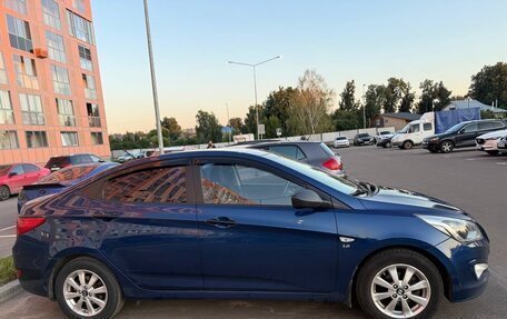 Hyundai Solaris II рестайлинг, 2015 год, 1 050 000 рублей, 4 фотография