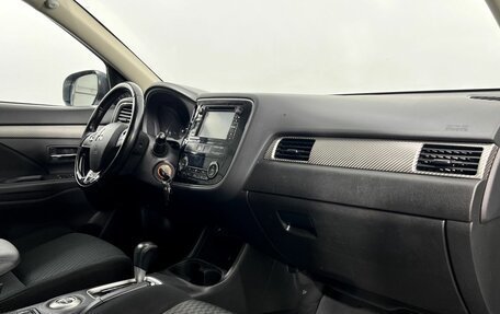 Mitsubishi Outlander III рестайлинг 3, 2015 год, 1 725 000 рублей, 10 фотография