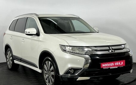 Mitsubishi Outlander III рестайлинг 3, 2015 год, 1 725 000 рублей, 3 фотография