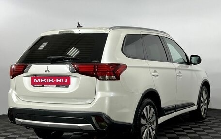 Mitsubishi Outlander III рестайлинг 3, 2015 год, 1 725 000 рублей, 5 фотография