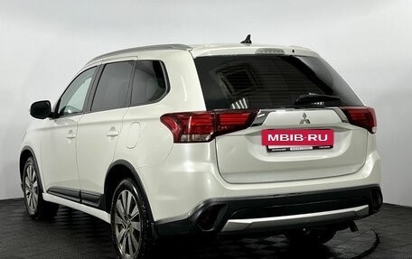 Mitsubishi Outlander III рестайлинг 3, 2015 год, 1 725 000 рублей, 7 фотография