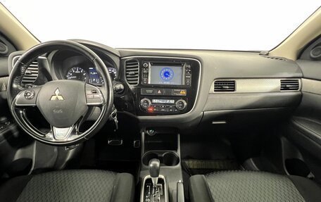 Mitsubishi Outlander III рестайлинг 3, 2015 год, 1 725 000 рублей, 11 фотография