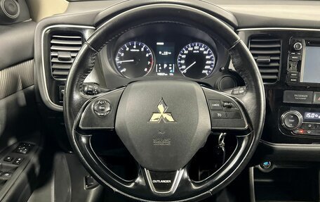 Mitsubishi Outlander III рестайлинг 3, 2015 год, 1 725 000 рублей, 14 фотография