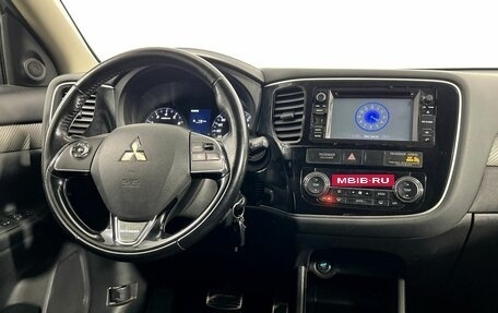 Mitsubishi Outlander III рестайлинг 3, 2015 год, 1 725 000 рублей, 13 фотография