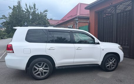 Toyota Land Cruiser 200, 2010 год, 3 100 000 рублей, 2 фотография