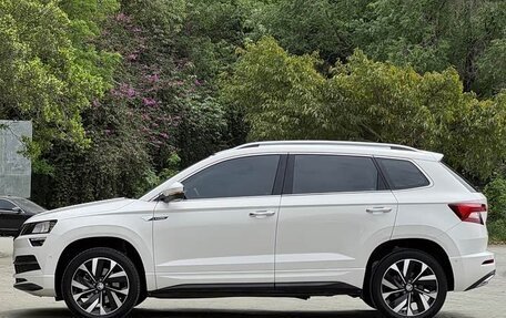 Skoda Karoq I, 2022 год, 1 690 000 рублей, 5 фотография