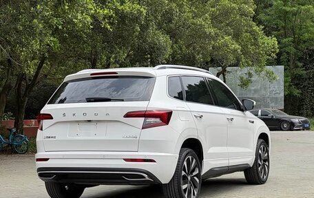 Skoda Karoq I, 2022 год, 1 690 000 рублей, 6 фотография