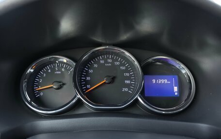 Renault Logan II, 2017 год, 820 000 рублей, 12 фотография