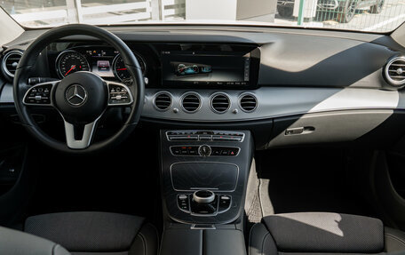 Mercedes-Benz E-Класс, 2020 год, 3 850 000 рублей, 19 фотография