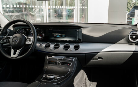 Mercedes-Benz E-Класс, 2020 год, 3 850 000 рублей, 25 фотография