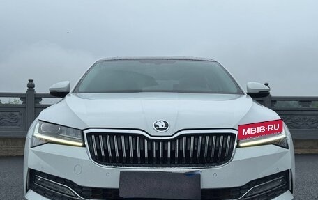 Skoda Superb III рестайлинг, 2023 год, 2 208 914 рублей, 2 фотография