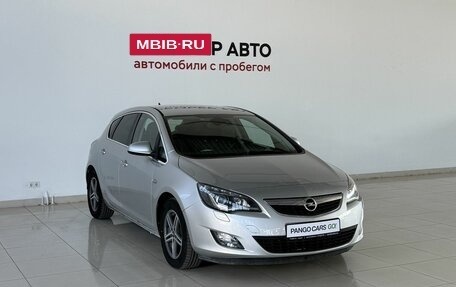 Opel Astra J, 2010 год, 535 000 рублей, 3 фотография