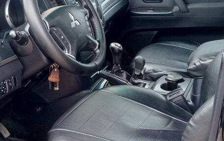 Mitsubishi Pajero IV, 2010 год, 2 300 000 рублей, 3 фотография