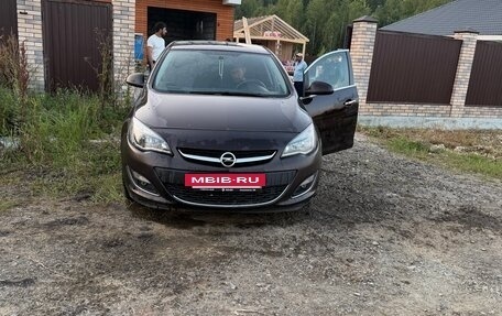 Opel Astra J, 2013 год, 590 000 рублей, 2 фотография